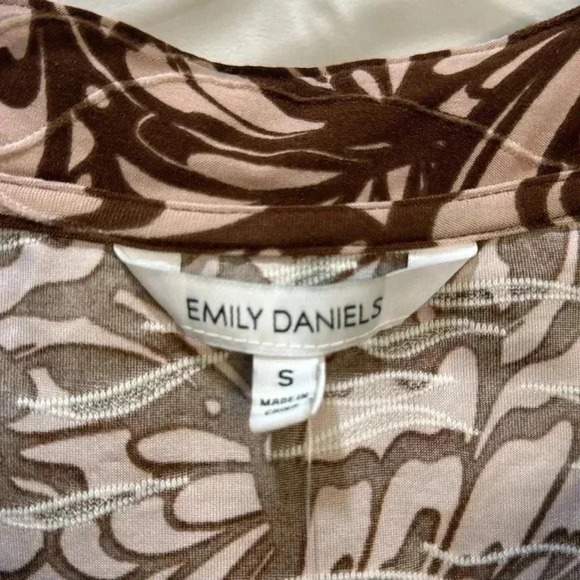 Emily Daniels Women's Long Sleeve Brown and Tan Pattern Pull Over Shirt Size S - Picture 6 of 11